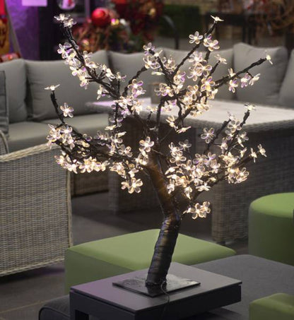 Árbol de cerezo en flor de mesa