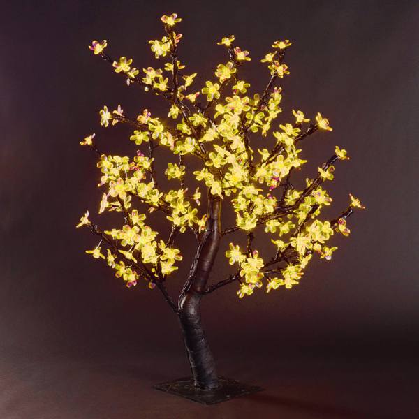 Árbol de cerezo en flor de mesa